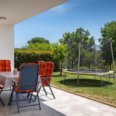 Modern Eva With Pool Near Buje Kaštel