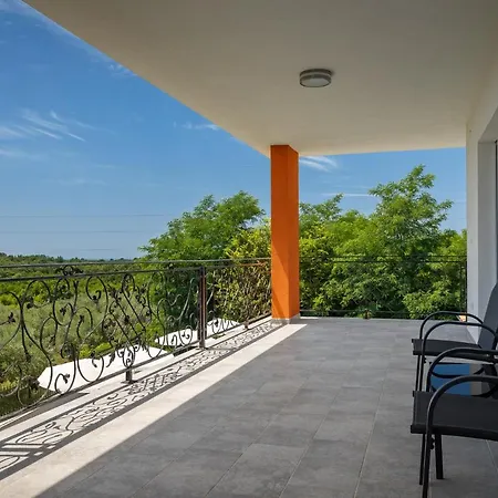 Modern Eva With Pool Near Buje Kaštel