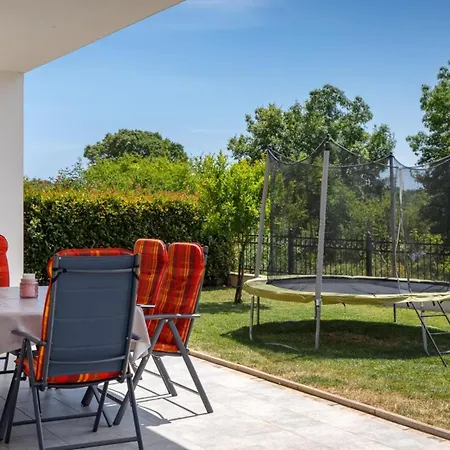 Modern Eva With Pool Near Buje *