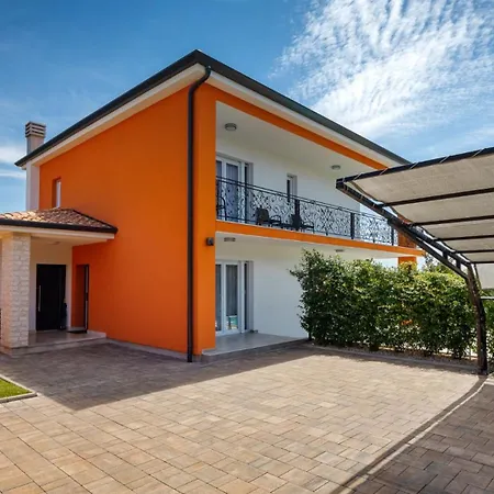Modern Eva With Pool Near Buje